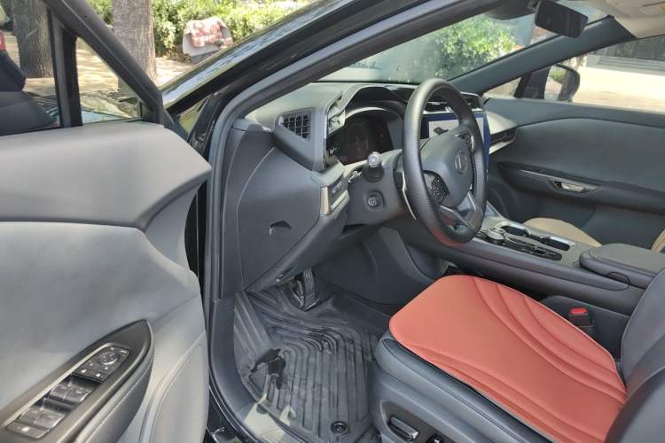 Used Lexus RZ 2023 450e All-Wheel Drive Luxury Edition Driver Seat