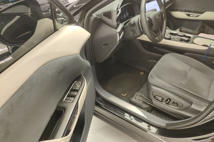 Used Lexus RZ 2023 450e All-Wheel-Drive Luxury Edition Driver Seat