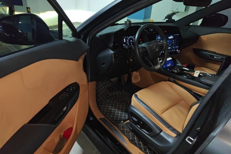 Used Lexus RZ 2023 450e All-Wheel Drive Luxury Edition Driver Seat