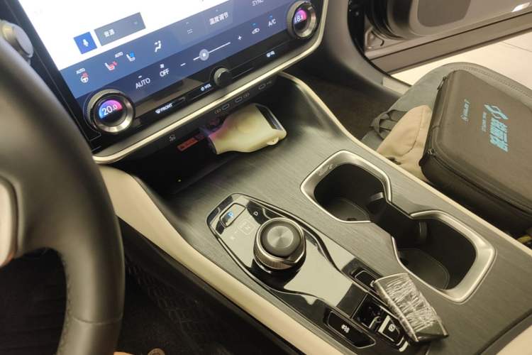 Used Lexus RZ 2023 450e All-Wheel-Drive Luxury Edition Gear Lever