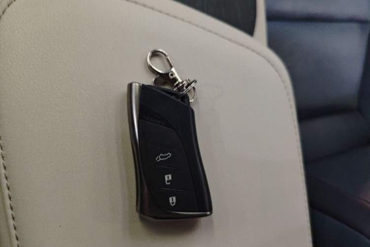 Used Lexus RZ 2023 450e All-Wheel Drive Luxury Edition Interior 1
