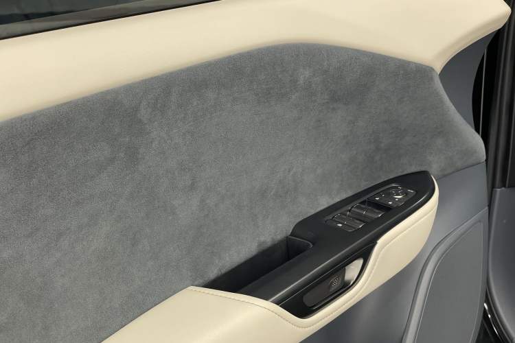 Used Lexus RZ 2023 450e All-Wheel-Drive Luxury Edition Interior 11