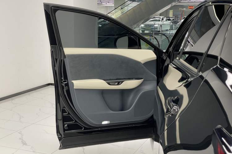 Used Lexus RZ 2023 450e All-Wheel-Drive Luxury Edition Interior 12