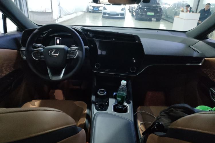 Used Lexus RZ 2023 450e All-Wheel Drive Luxury Edition Interior 2