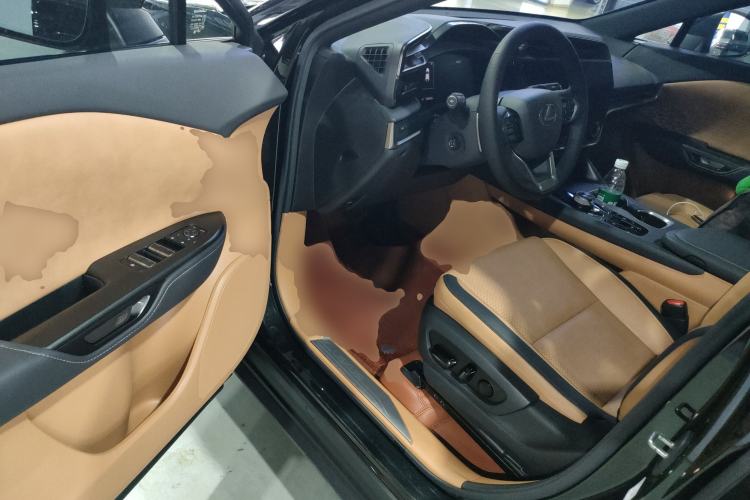 Used Lexus RZ 2023 450e All-Wheel Drive Luxury Edition Interior 3