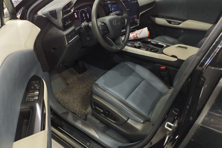Used Lexus RZ 2023 450e All-Wheel Drive Luxury Edition Interior 3