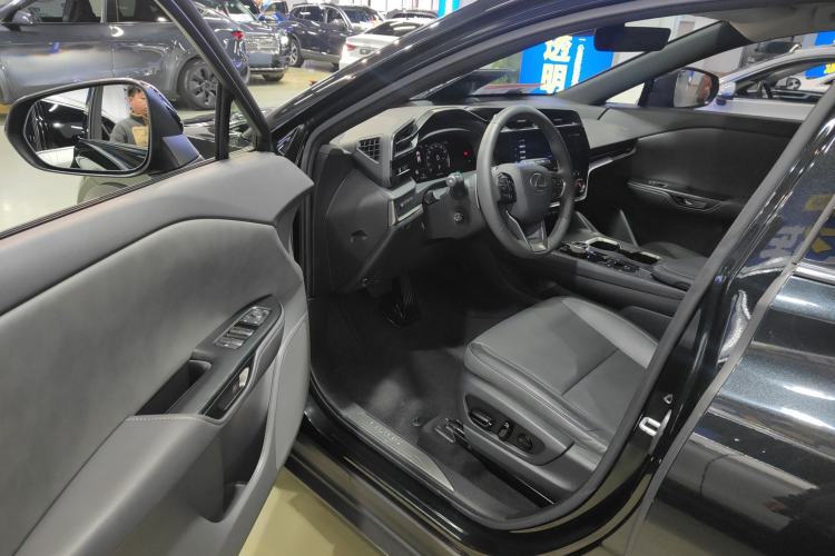 Used Lexus RZ 2023 450e All-Wheel Drive Luxury Edition Interior 3
