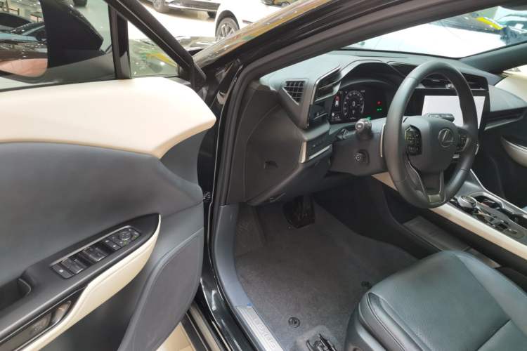 Used Lexus RZ 2023 450e All-Wheel Drive Luxury Edition Interior 3