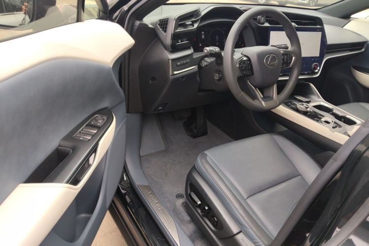 Used Lexus RZ 2023 450e All-Wheel Drive Luxury Edition Interior 3
