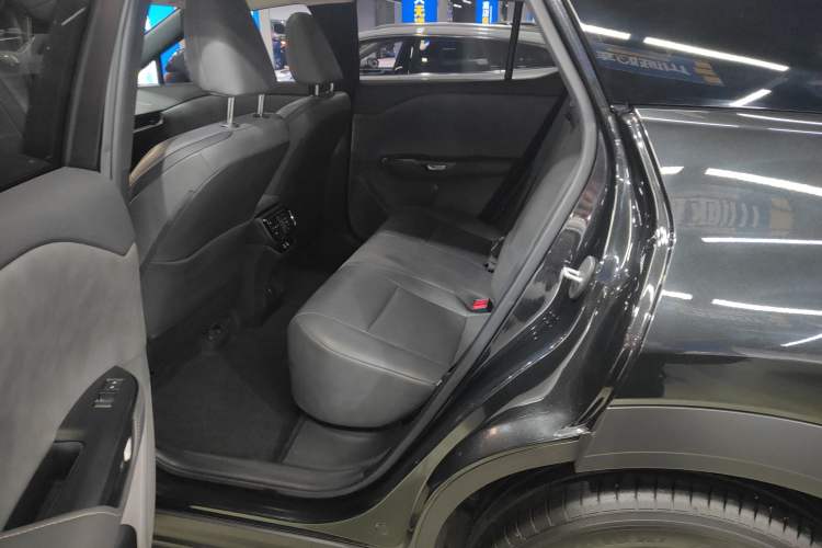 Used Lexus RZ 2023 450e All-Wheel Drive Luxury Edition Interior 4