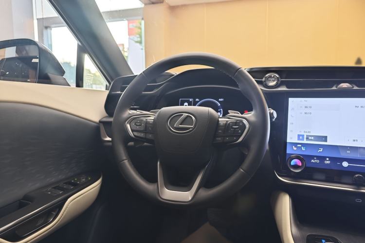 Used Lexus RZ 2023 300e Long-Range Indulgence Edition Interior 8