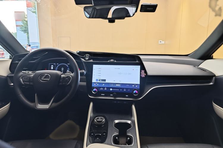 Used Lexus RZ 2023 300e Long-Range Indulgence Edition Interior 9