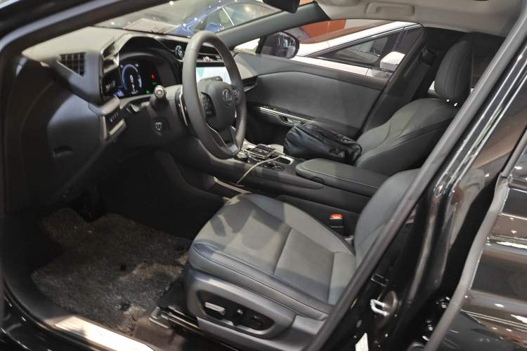 Used Lexus RZ 2023 450e All-Wheel Drive Luxury Edition Left Front Seat