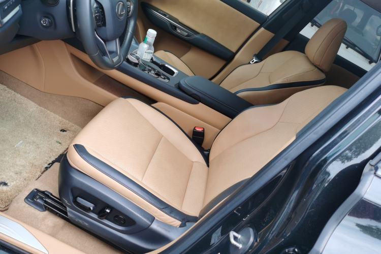 Used Lexus RZ 2023 450e All-Wheel Drive Luxury Edition Left Front Seat