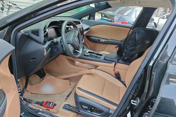 Used Lexus RZ 2023 450e All-Wheel-Drive Long-Range Version Left Front Seat