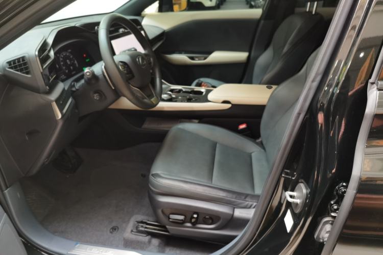 Used Lexus RZ 2023 450e All-Wheel Drive Luxury Edition Left Front Seat