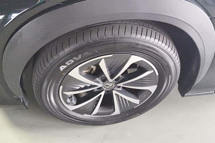 Used Lexus RZ 2023 300e Long-Range Indulgence Edition Left Front Wheel Hub