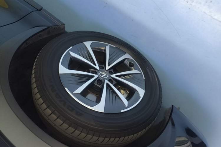 Used Lexus RZ 2023 450e All-Wheel Drive Luxury Edition Left Front Wheel Hub