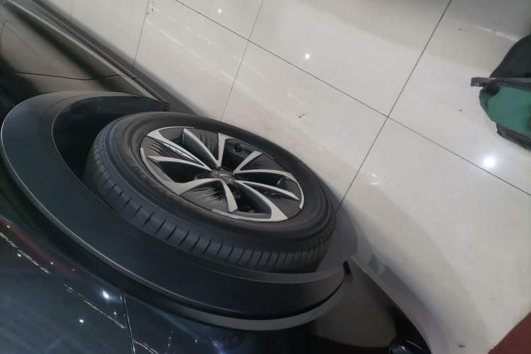 Used Lexus RZ 2023 450e All-Wheel Drive Luxury Edition Left Front Wheel Hub
