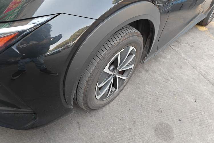 Used Lexus RZ 2023 450e All-Wheel-Drive Long-Range Version Left Front Wheel Hub
