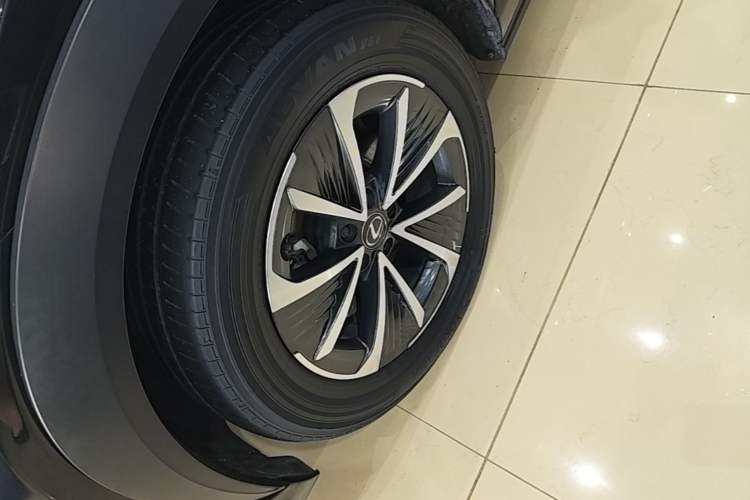 Used Lexus RZ 2023 450e All-Wheel Drive Luxury Edition Left Front Wheel Hub