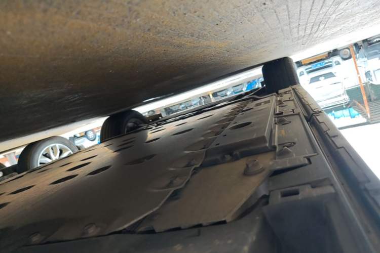 Used Lexus RZ 2023 450e All-Wheel Drive Luxury Edition Left Side Sill