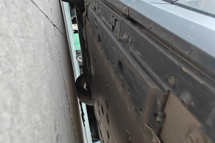 Used Lexus RZ 2023 450e All-Wheel-Drive Long-Range Version Left Side Sill