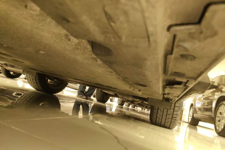 Used Lexus RZ 2023 450e All-Wheel-Drive Luxury Edition Left Side Sill