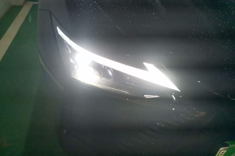 Used Lexus RZ 2023 450e All-Wheel Drive Luxury Edition Right Front Headlight
