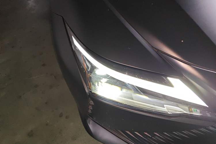 Used Lexus RZ 2023 450e All-Wheel Drive Luxury Edition Right Front Headlight