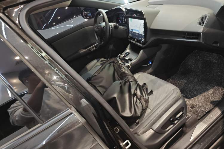 Used Lexus RZ 2023 450e All-Wheel Drive Luxury Edition Right Front Seat