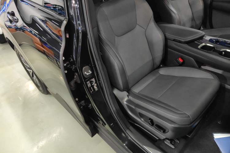 Used Lexus RZ 2023 450e All-Wheel Drive Luxury Edition Right Front Seat