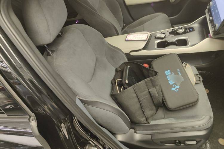 Used Lexus RZ 2023 450e All-Wheel-Drive Luxury Edition Right Front Seat