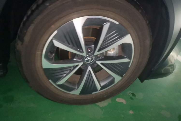 Used Lexus RZ 2023 450e All-Wheel Drive Luxury Edition Right Front Wheel Hub