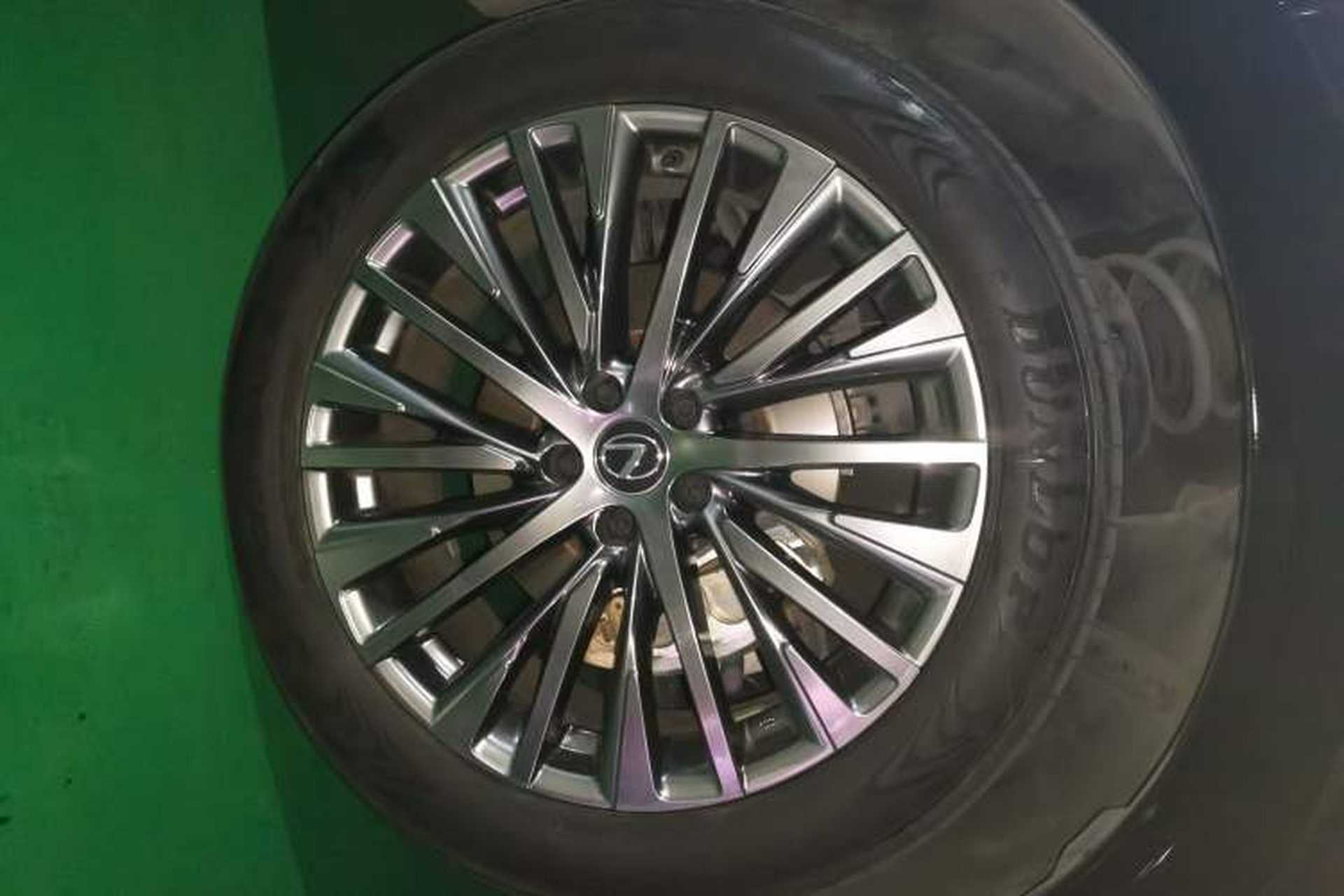 Used Lexus RZ 2023 450e All-Wheel-Drive Luxury Edition Right Front Wheel Hub
