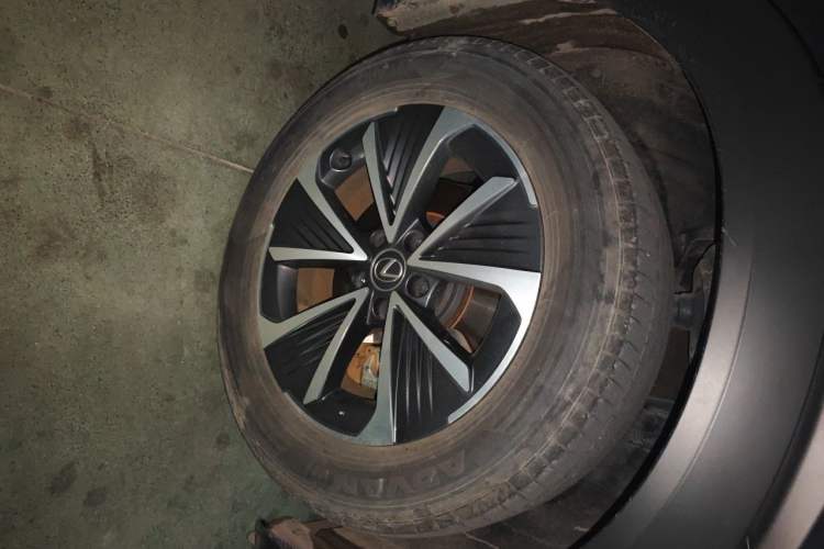 Used Lexus RZ 2023 450e All-Wheel Drive Luxury Edition Right Front Wheel Hub
