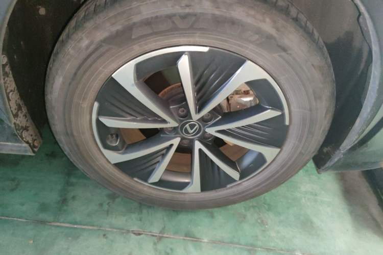 Used Lexus RZ 2023 450e All-Wheel Drive Luxury Edition Right Front Wheel Hub