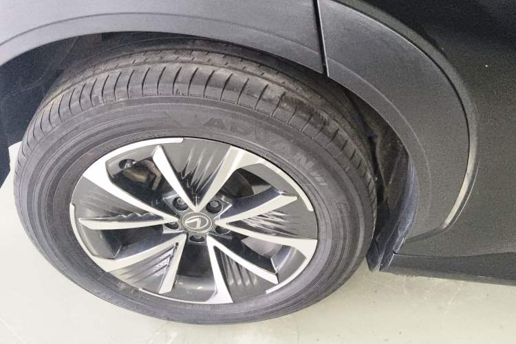 Used Lexus RZ 2023 300e Long-Range Indulgence Edition Right Rear Wheel Hub