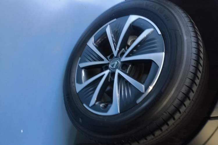 Used Lexus RZ 2023 450e All-Wheel Drive Luxury Edition Right Rear Wheel Hub