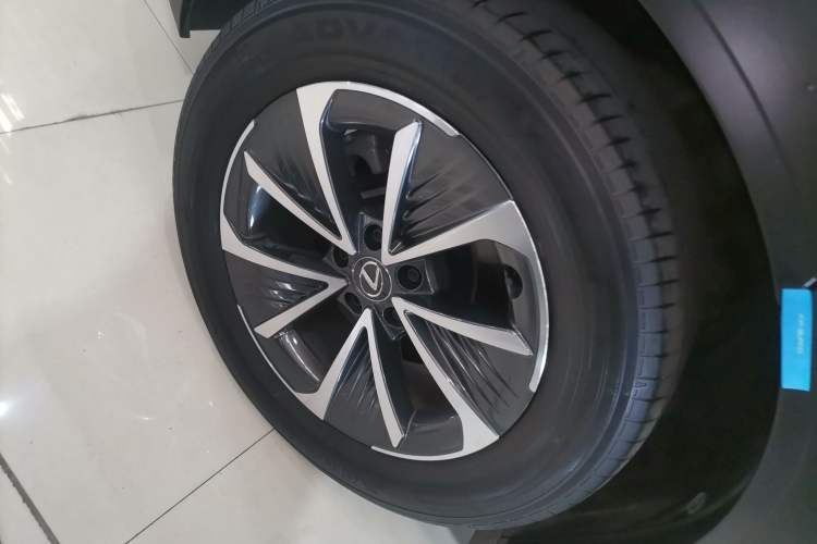 Used Lexus RZ 2023 450e All-Wheel Drive Luxury Edition Right Rear Wheel Hub