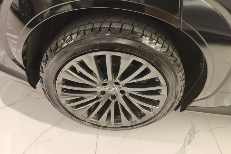 Used Lexus RZ 2023 450e All-Wheel-Drive Luxury Edition Right Rear Wheel Hub