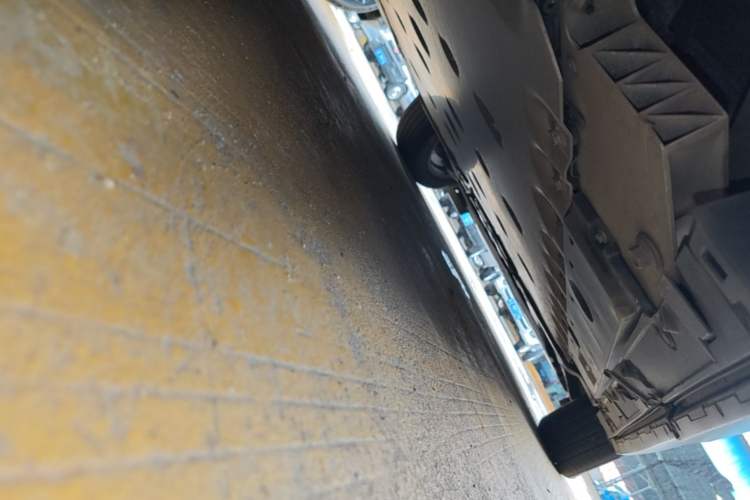 Used Lexus RZ 2023 450e All-Wheel Drive Luxury Edition Right Side Sill