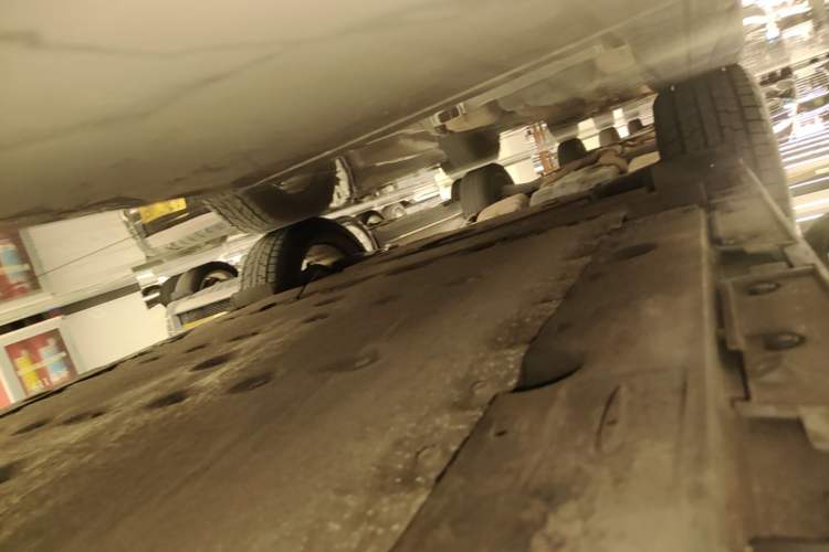 Used Lexus RZ 2023 450e All-Wheel-Drive Luxury Edition Right Side Sill