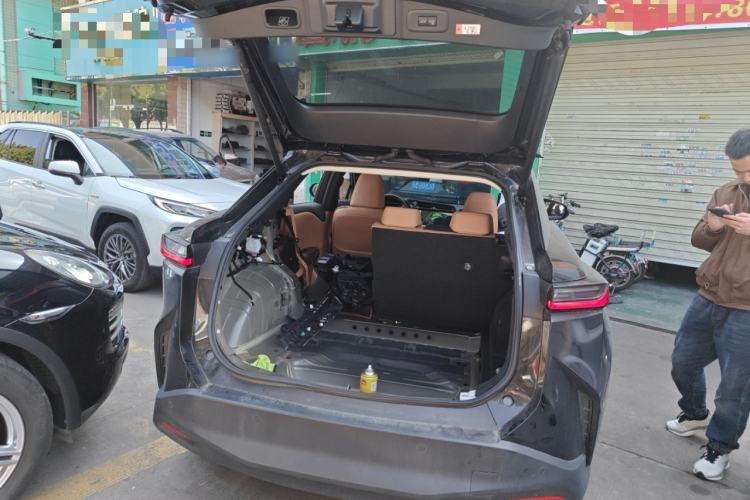 Used Lexus RZ 2023 450e All-Wheel-Drive Long-Range Version Trunk