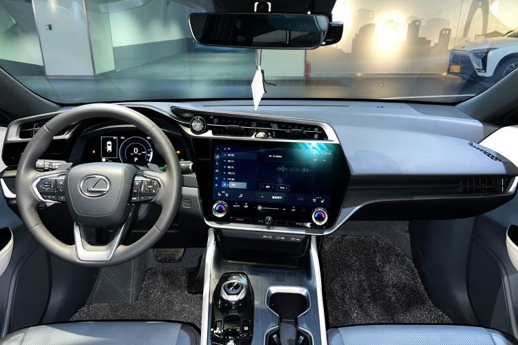 Used Lexus RZ 2023 450e All-Wheel Drive Luxury Edition Audio And AC Panel