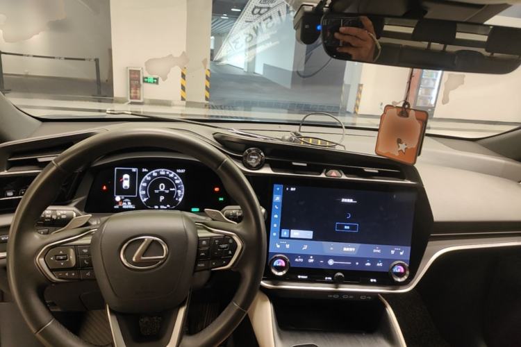 Used Lexus RZ 2023 450e All-Wheel Drive Luxury Edition Center Console