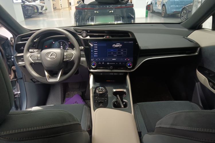 Used Lexus RZ 2023 450e All-Wheel-Drive Luxury Edition Center Console