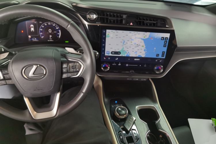 Used Lexus RZ 2023 450e All-Wheel Drive Luxury Edition Center Console