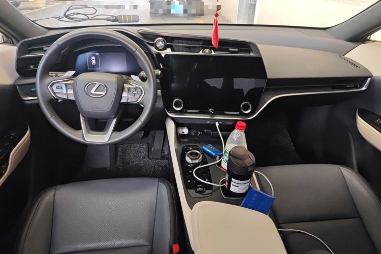 Used Lexus RZ 2023 300e Long-Range Indulgence Edition Center Console