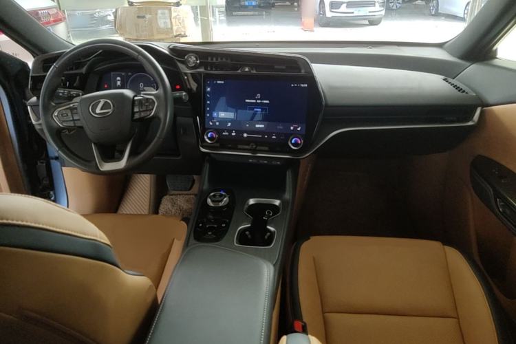 Used Lexus RZ 2023 450e All-Wheel Drive Luxury Edition Center Console